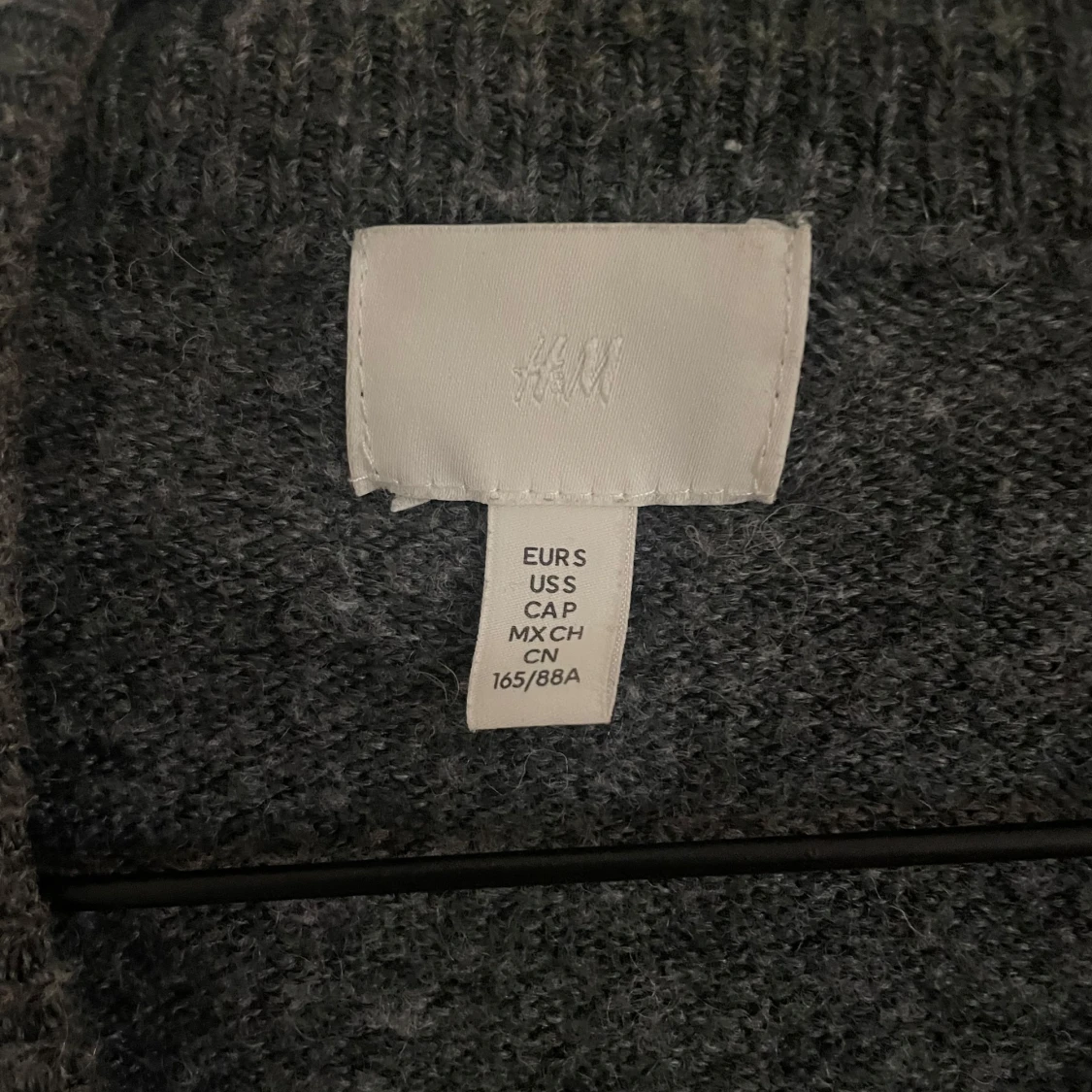 Grå stickad tröja från H&M - 90