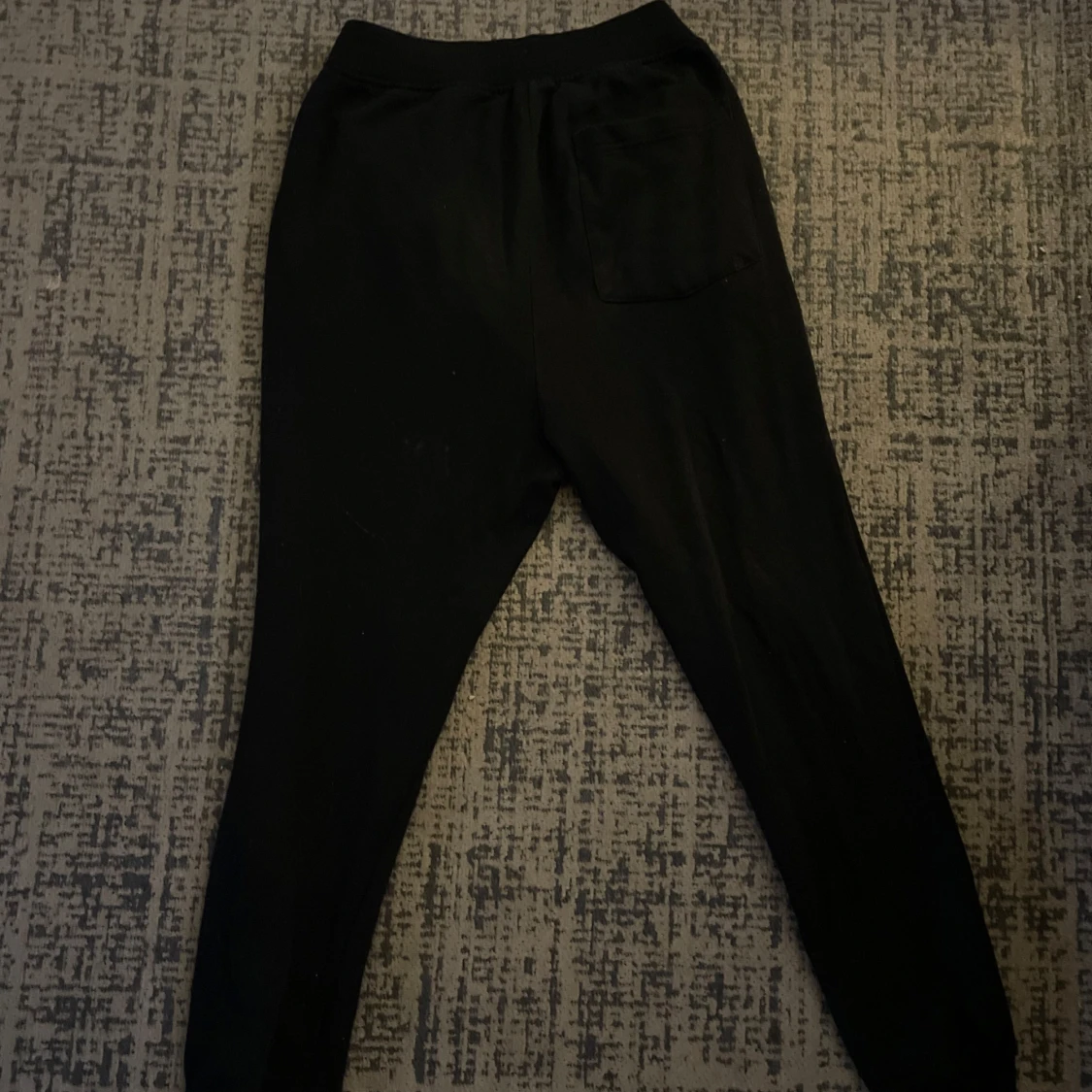 Svarta mjukisbyxor med tryck - 91