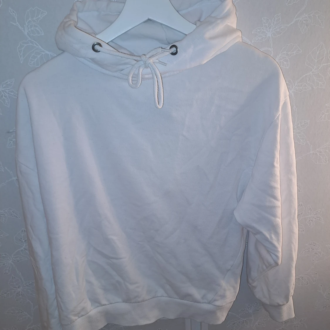 Vit hoodie från 157