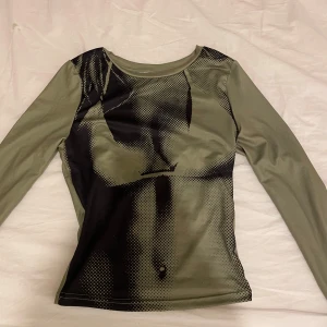 Grön tröja - Super fin grön tröja pris kan diskuteras vid snabb affär 