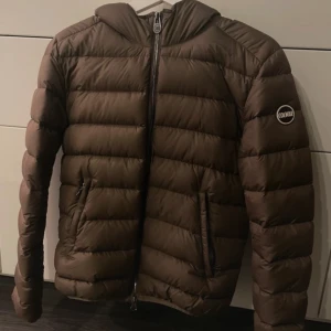 Colmar jacka - Snygg jacka som tyvärr inte kommer till användning, passar mig som brukar ha xs-s