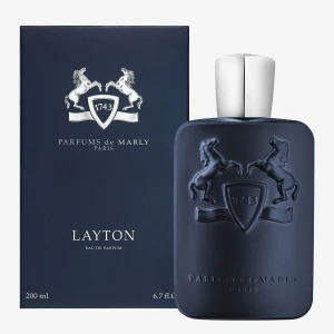 Parfums de Marly Layton Eau de Parfum - Säljer en elegant och lyxig parfym från Parfums de Marly. Flaskan är mörkblå med en stilren design och har en silverfärgad kork. Doften är sofistikerad och passar perfekt för speciella tillfällen. Flaskan rymmer 125 ml. Helt ny!