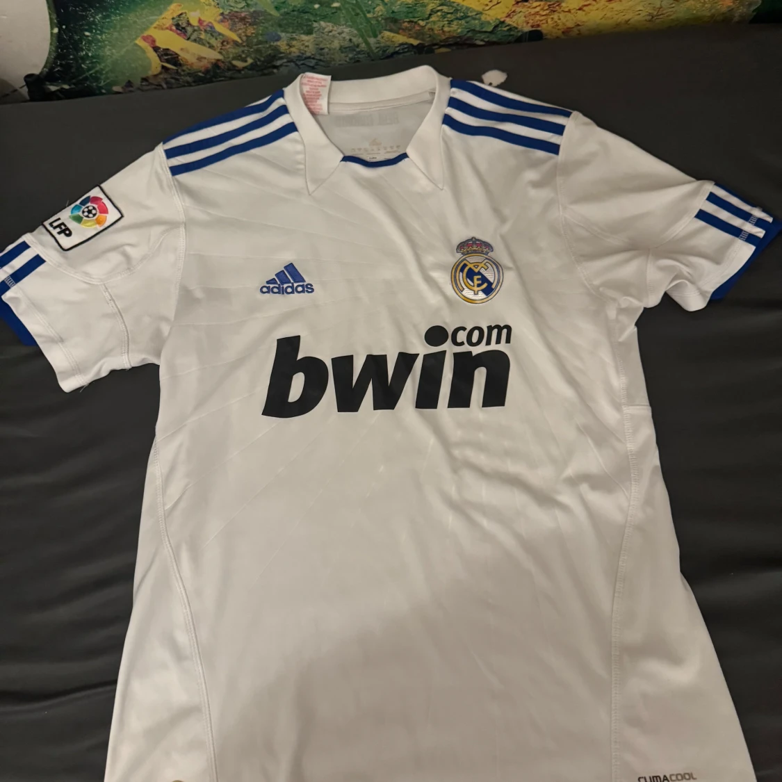 Vit Real Madrid fotbollströja från Adidas
