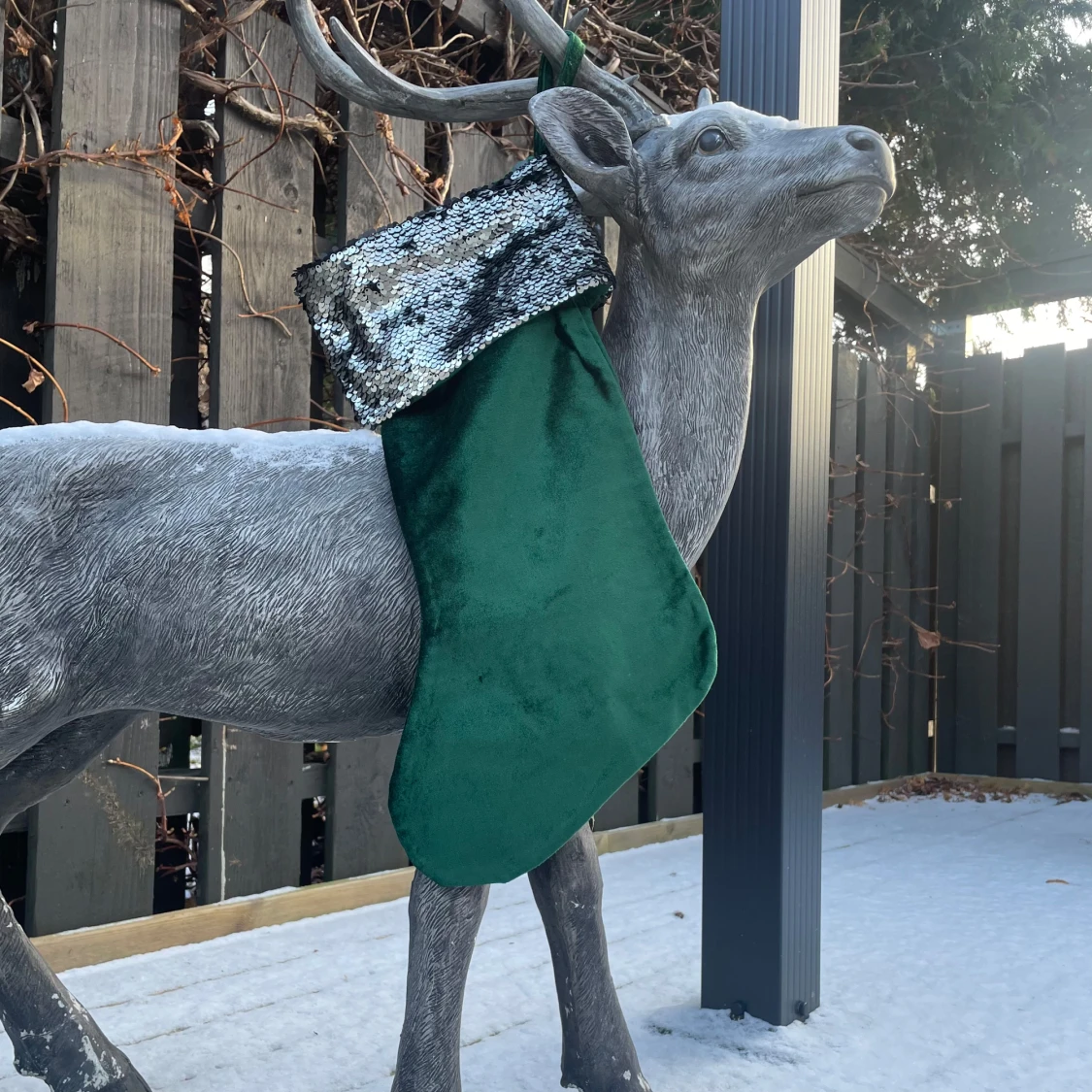 Grön julstrumpa med paljetter