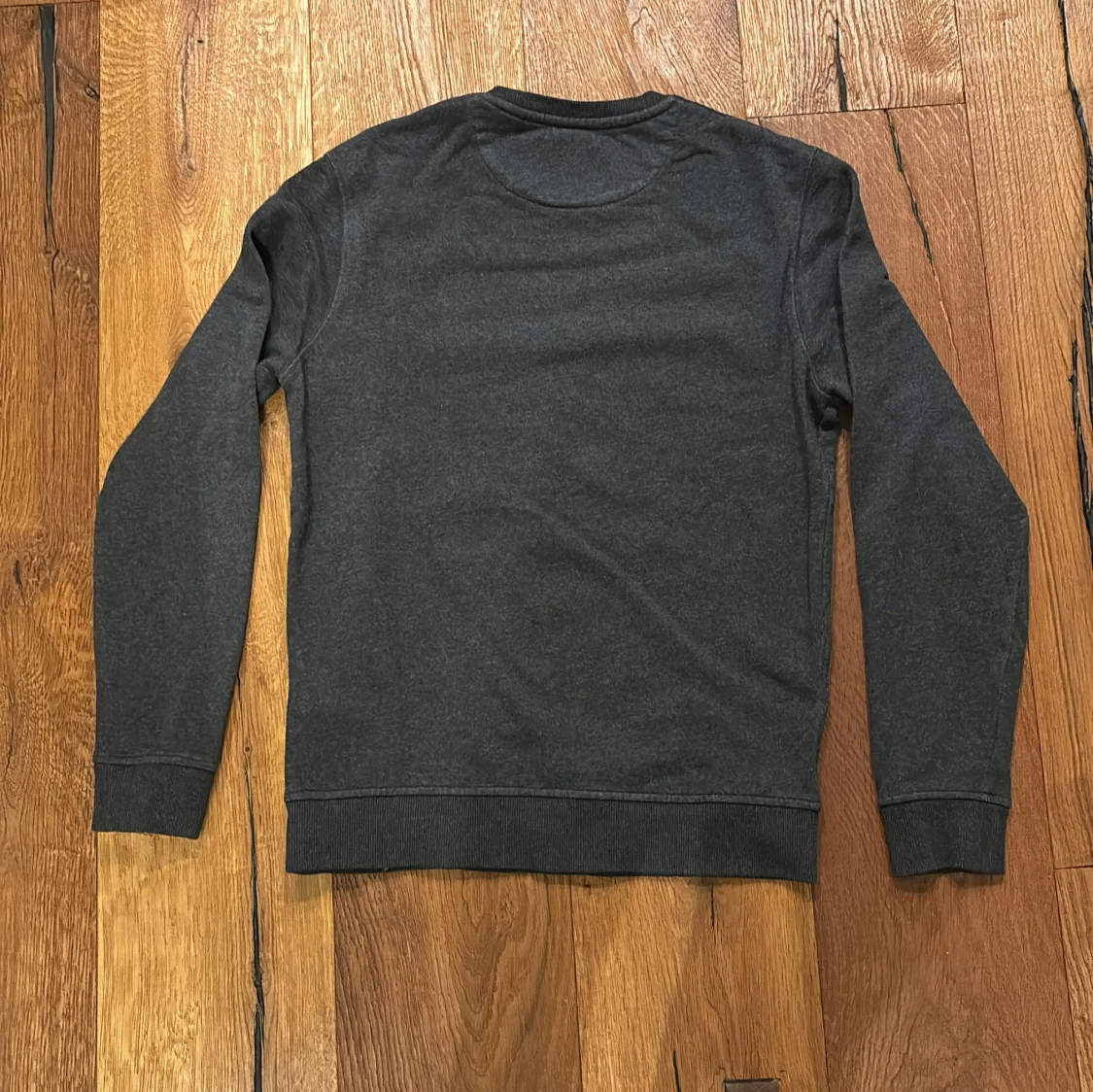 Mörkgrå tröja från Lyle & Scott - 90