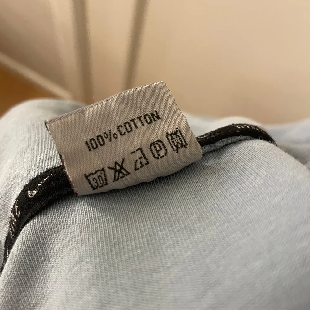 Säljer denna då den inte används längre, super fin och storlek M men sitter toppen på mig som i vanliga fall har xs/s🥰🥰. Neuletakit & Villapaidat.