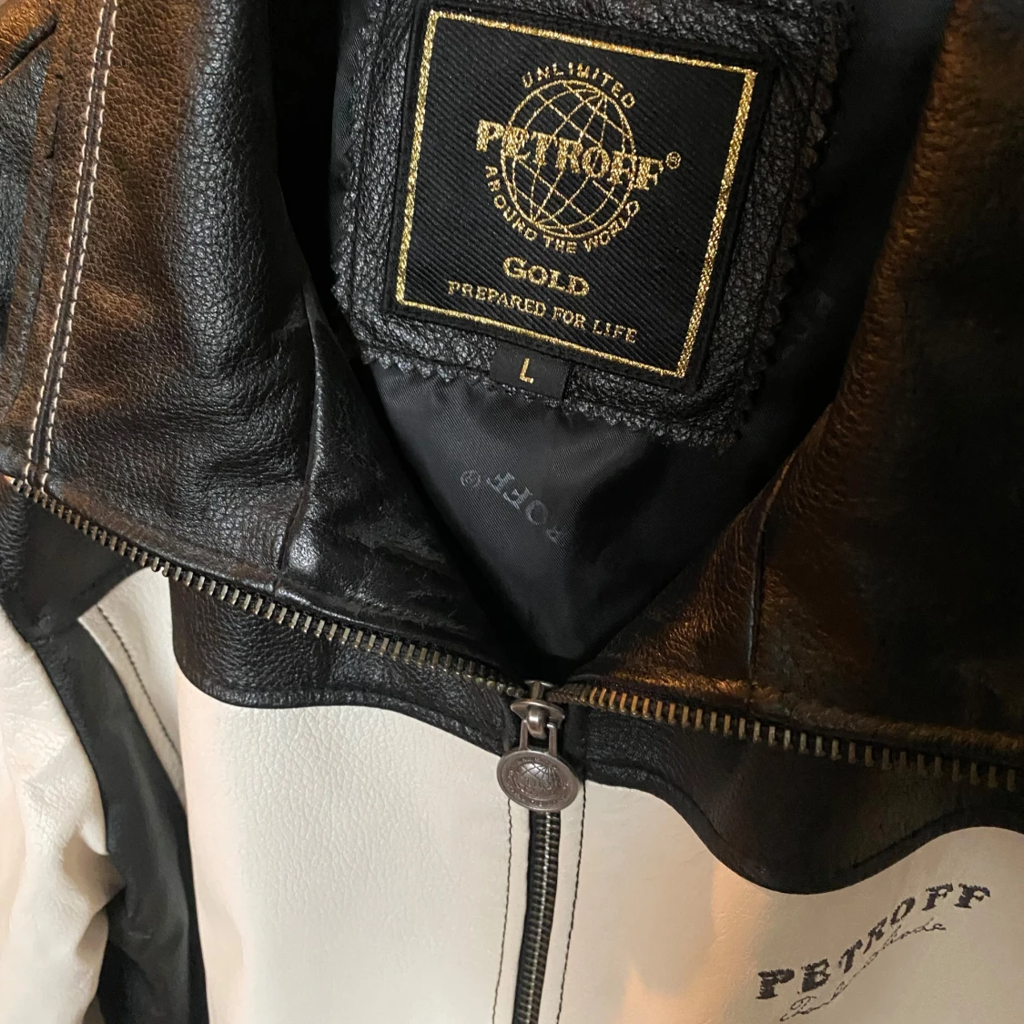 Svart och vit skinnjacka från Petroff - 90