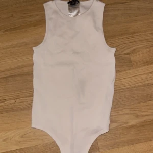 Body - Säljer en body från New yorker. Den är använd ett par gånger. Stlk M