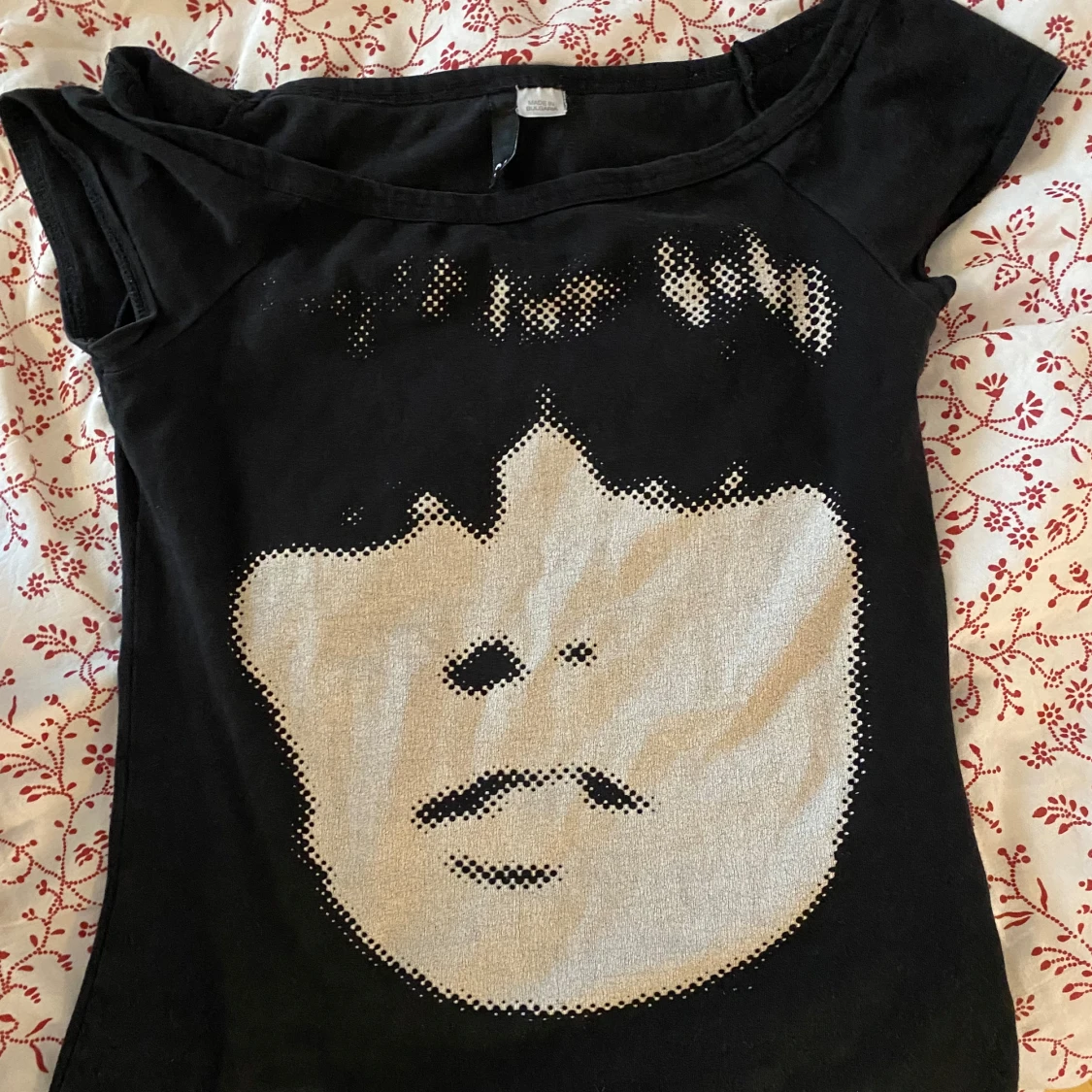 Svart topp med tryck