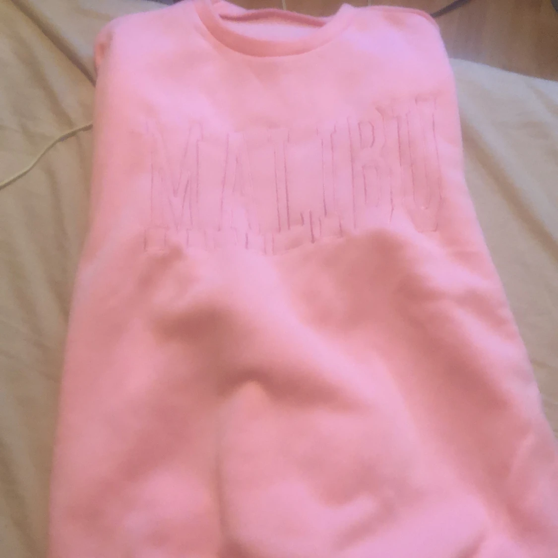 Svart stickad  tröja i stl 134. En vit toppa  i stl s en start kofta som man Jana Knyta åt sidan . En maibu tröja i storlek  S och är overzized  - 92