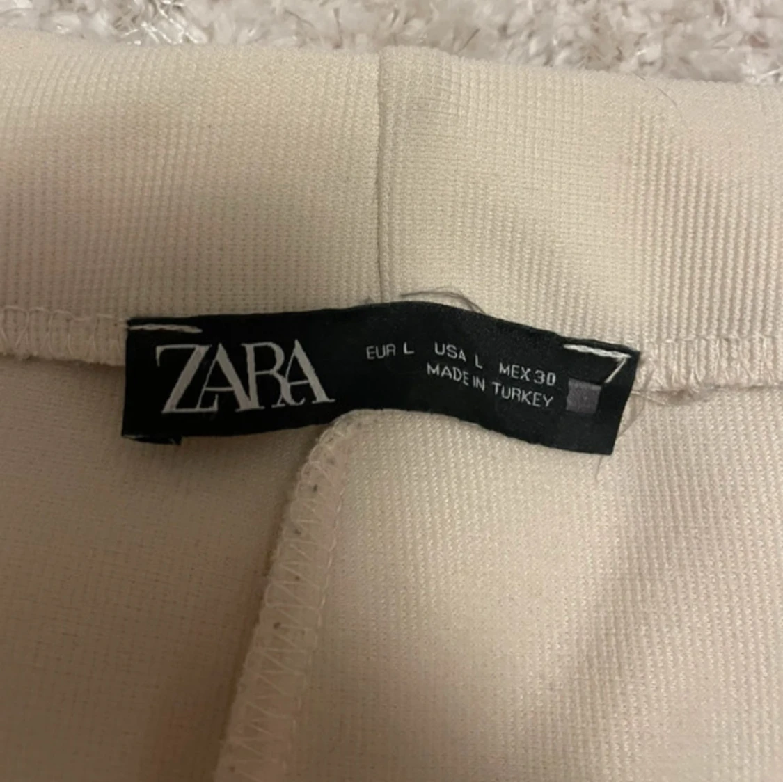 Beige byxor med slits - 93