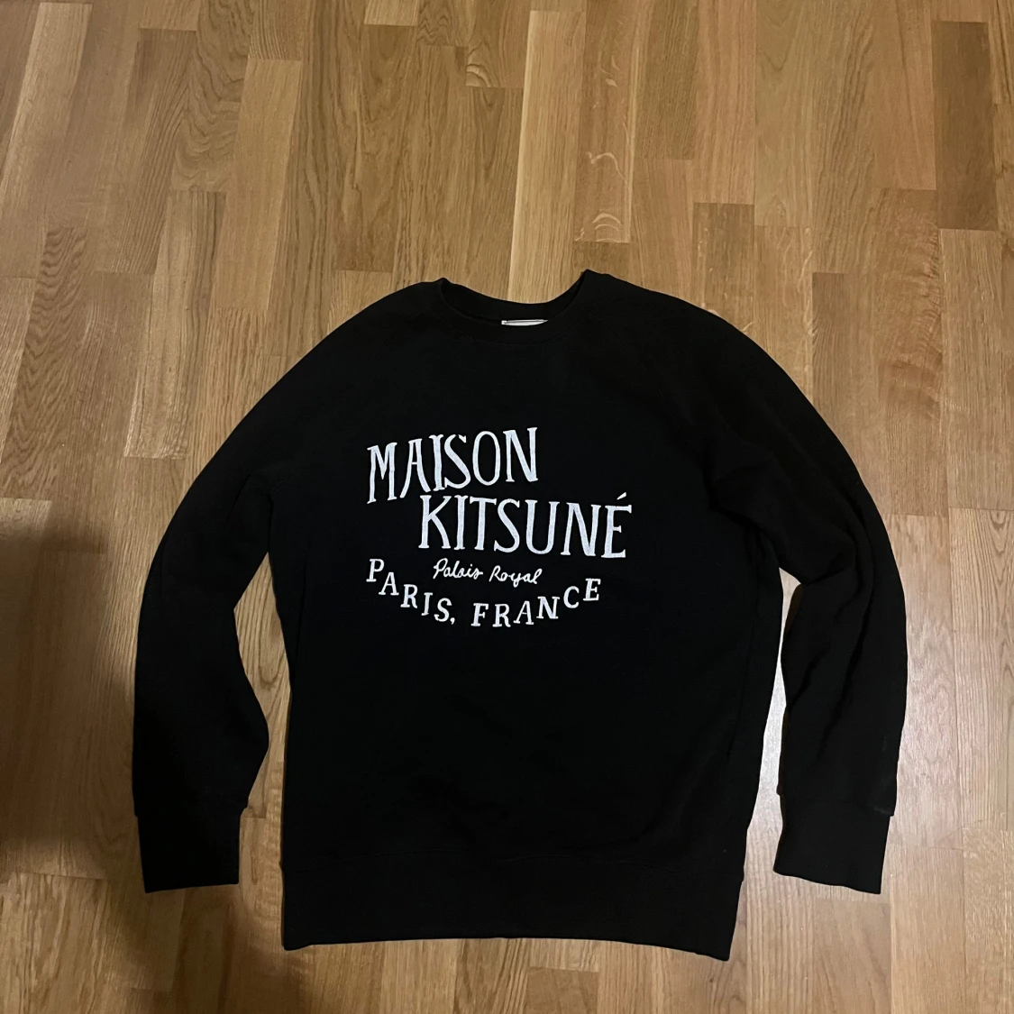 Svart tröja från Maison Kitsuné
