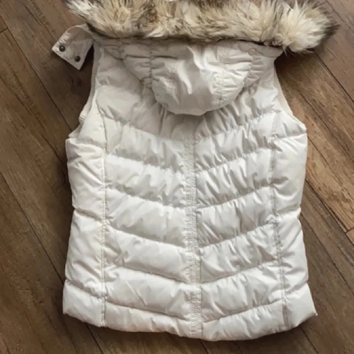 Vit väst med päls från QS by s.Oliver - 90