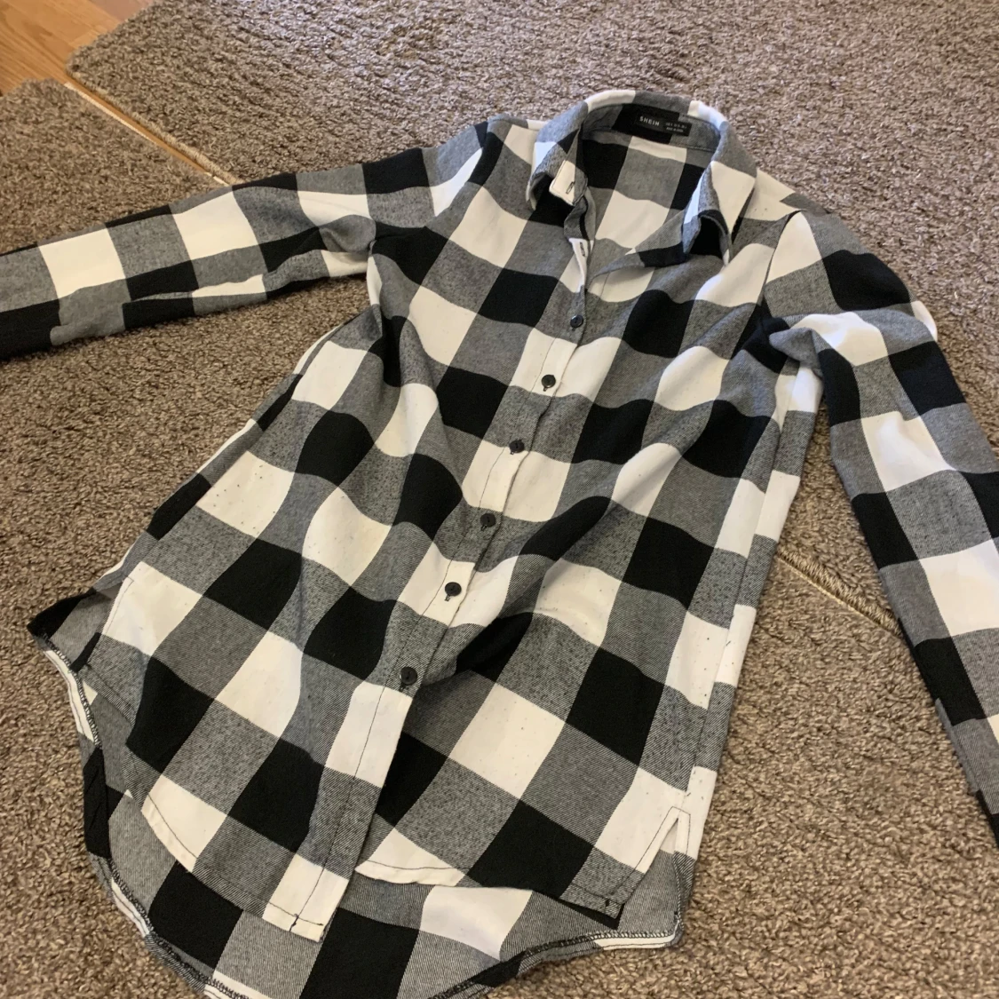 Svartvit rutig skjorta - 90