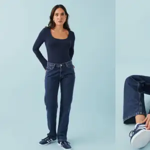 Gina tricots ”low straight jeans” i en mörkblå jeansfärg. Knappt använda och säljs då de inte längre passar mig. Orginalpris: 499kr