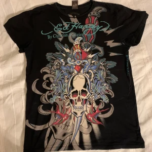 Ed Hardy t-shirt  - Cool svart t-shirt från Ed Hardy i mycket bra skick! Använd gärna köp nu ❤️