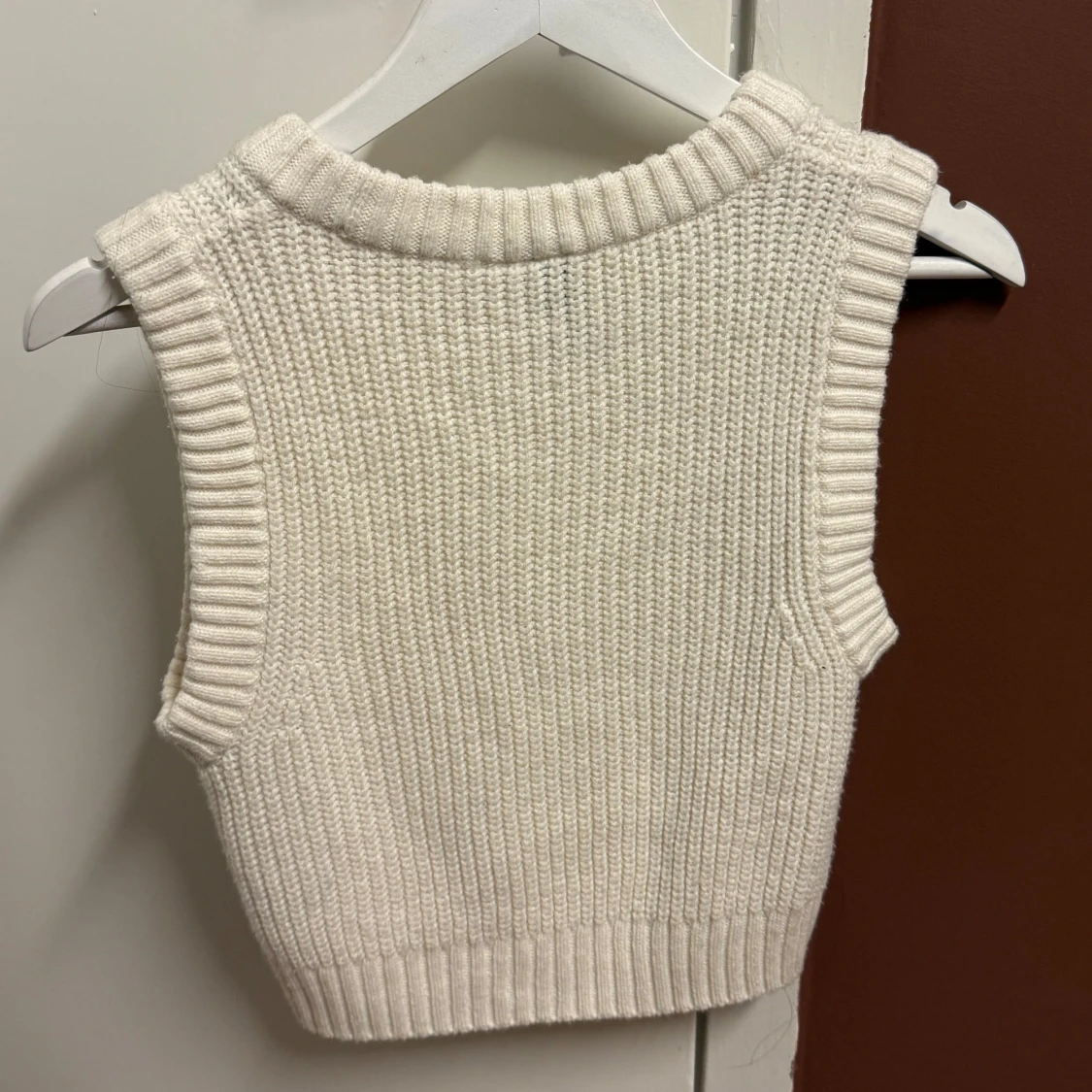Vit stickad väst från H&M🤍 - 90
