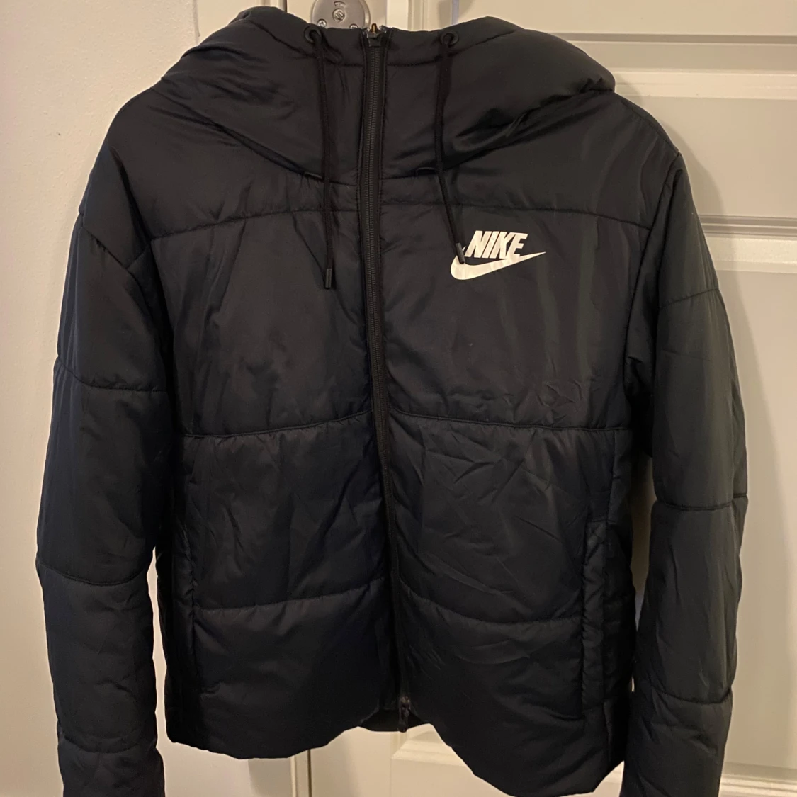 Svart dunjacka från Nike - 91