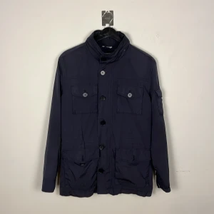 Army Jacket - Riktigt schysst, tunt material.