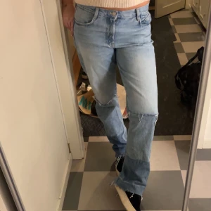 Zara jeans  - Säljer mina super snygga zara jeans då dem inte kmr till användning🫶🏼🫶🏼🫶🏼
