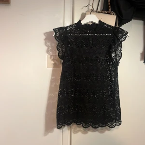 Volangtopp - Säljer min superfina volangtopp, som endast är använd ett fåtal gånger. Passar  S/M Möts i Göteborg eller fraktar 