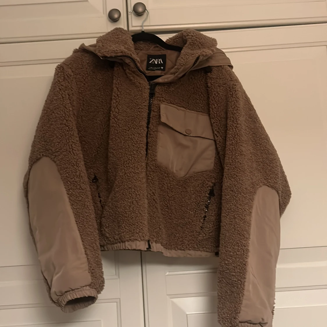 Beige teddyjacka från Zara