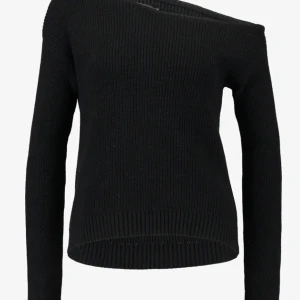 Off shoulder tröja - Så snygg från even odd  Knappt använd. Slut i strl xs på zalado. Säljer pg av att jag köpte den här men var lite för stor för mig, men jättefint skick💗💗(lånade bilder)