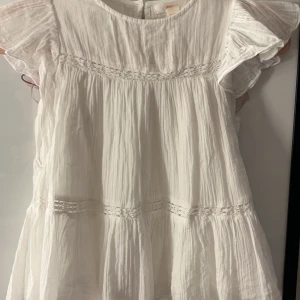 Fin blus - Jätte gullig blus från Gina Young som inte kommer till användning!! Passar på mig som i vanliga fall har 158/164🥰