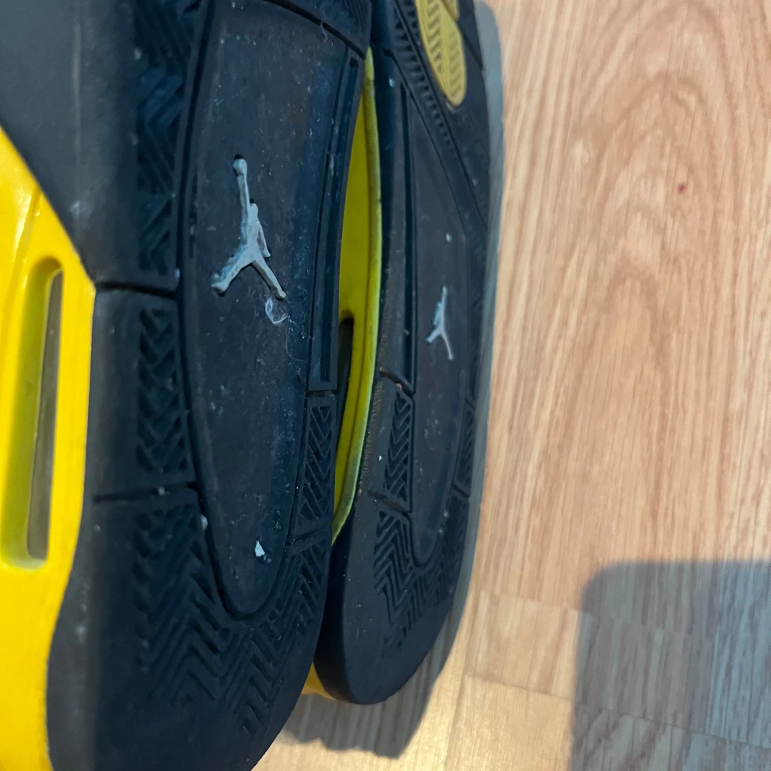 Jordan 4 thunder - 92