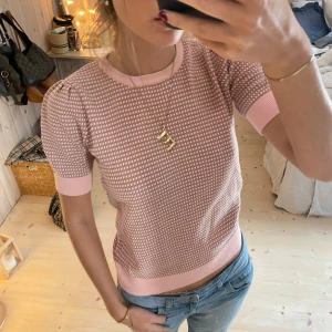 Tröja - SUPERSNYGG!! Tryck gärna på köp nu❤️i jätte bra märke❣️❣️