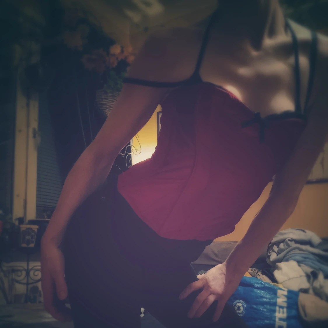 Röd korsett med svarta detaljer - 2