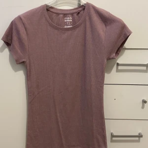 T-shirts  - Har använt den bara några gånger och har fortfarande bra kvalite