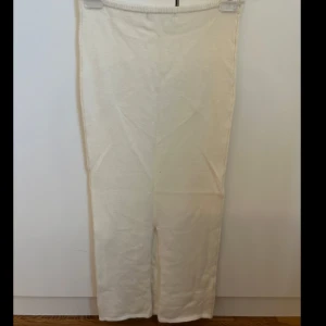 Stickad kjol - Superfin Stickad kjol från Gina tricot strl Xs perfekt inför höst o vinter, aldrig använd! 