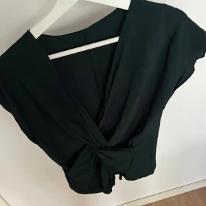 Grön blus - Från zara , mörkgrön