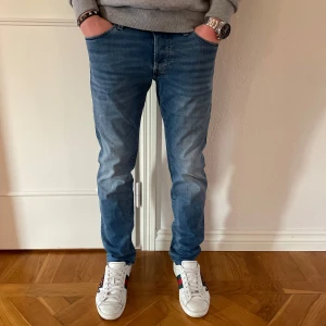 Jack & Jones jeans  - Blå jeans från Jack & Jones, storlek 29/30, skick 9/10, orginalpris 999kr vårat pris 399kr, skriv om du har frågor ✅🤗