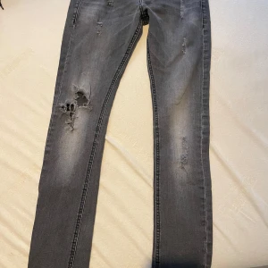 Jeans cropp - I bra skick skinny fit  Storlek 28/30