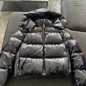 Tommy Hilfiger Vinterjacka  - XS Marinblå. Mycket bra skick endast använd en vinter