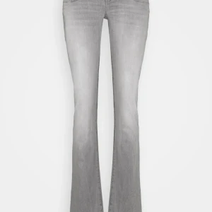 Ltb jeans - Säljer mina ltb jeans som tyvärr är för små. Det finns ett lagat hål vid grenen på byxorna, skriv för bild. Pris kan diskuteras ❤️