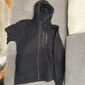 Sail Racing Hoodie - Strl 170 Hoodien är i bra skick