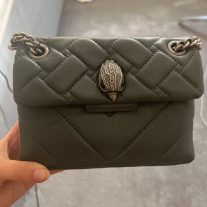 Curt Geiger väska  - Säljer min supersnygga Curt Geiger väska i grå💓💓