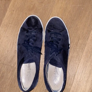 Paul&Freind skor - Jag säljer ett par mocha Paul&Freinds skor då jag inte använder de längre. Jag har köpt de via en vän. Kvaliteten är topp och skicket är bra. Pris kan diskuteras!