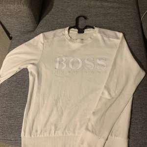 Hugo boss tröja - Hugo boss tröja använd den en del det är en favorit  skick 7/10