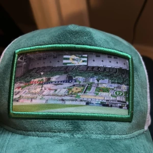 Velvet keps Hammarby helt ny från samarbete  - Har ett par velvetkepsar från ett samarbete 