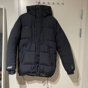 MOUNTAIN WORKS  - MOUNTAIN WORKS winter jacket  Storlek: M