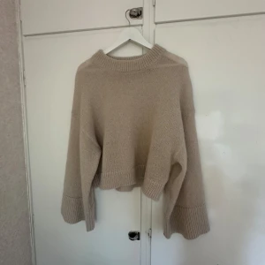 Mohair tröja & other stories  - Superfin mohair tröja från & other stories köpt här på Plick. Inga defekter, pris kan diskuteras❤️