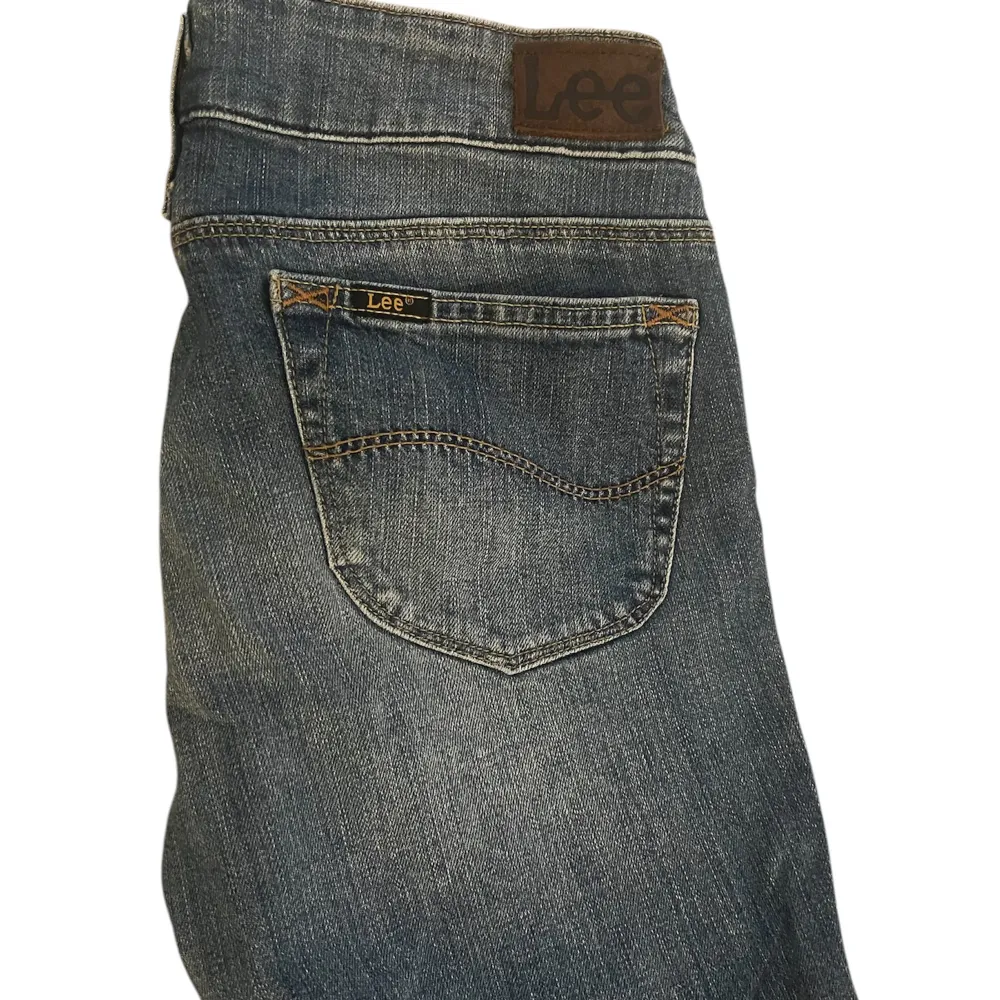 Low waist bootcut jeans från Lee. . Jeans & Byxor.