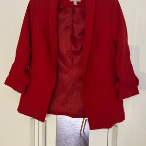 Kavaj röd - Knappast använd röd kavaj