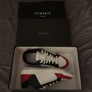 Numeris footwear  - Helt oanvända Numeris, nypris 2499kr, Storlek 42 sitter ganska stort