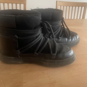 Inuki skor  - Säljer dessa superfina men använda, från hm helt slutsålda förra året. Väldigt lika. ❤️