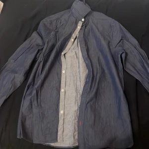 Skjorta  - En skjorta som jag fick som present men aldrig använt!